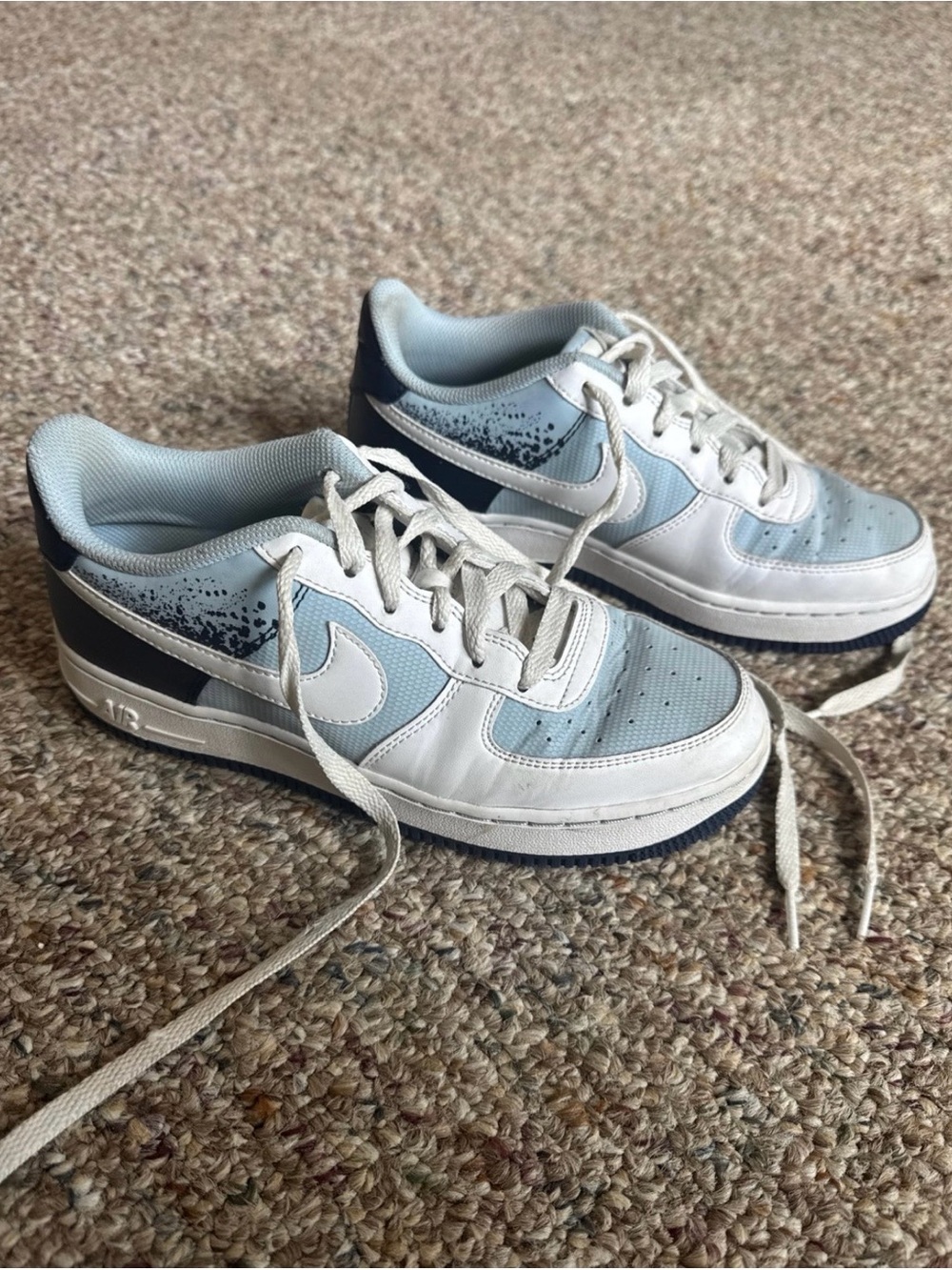 Nike Kids White and Light Blue Low-Top Sneakers
